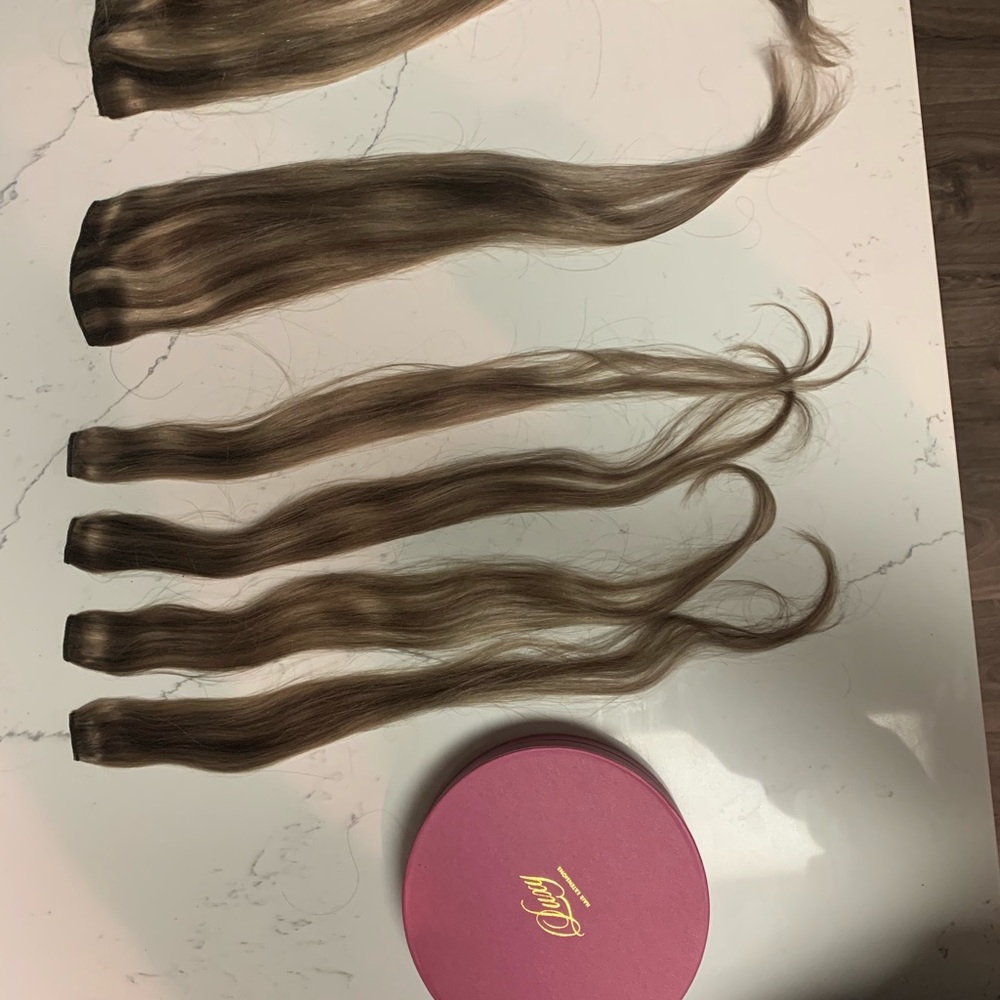 Luxy Hair- 20 in Ash brown with highlights.